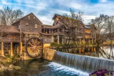 Image de New 5bd Lodge with Pool! Theater + Stunning Views!