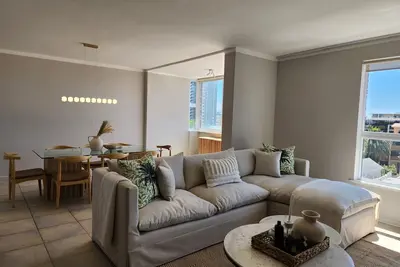 Image de Relaxation and Comfort in Sea Point | Ocean Views