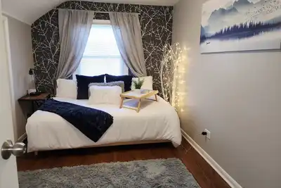 Image de Cozy 2 bd/1ba upper apt -Free Wifi, parking -1mi to Geneva 3rd & Chicago Metra