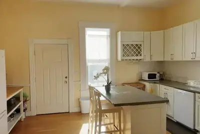 Image de Spacious Victorian Home