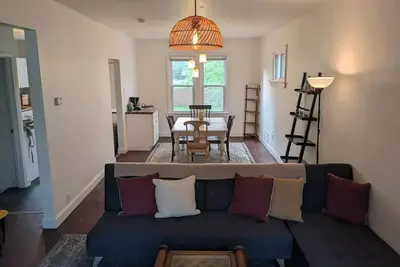 Image de Newly Renovated Detroit Townhouse - Sleeps 8!
