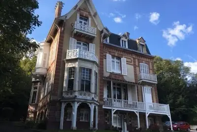 Studio avec mezzanine dans une villa du 19 ème