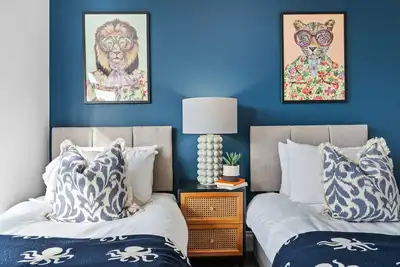 Image de 4 Br House Sleeps 9, w/ Parking - South Coast