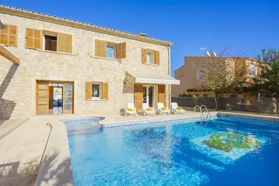 Image de Casa Juani pour 8 personnes avec piscine, à deux pas de la plage et de toutes les commodités.
