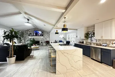 Image de Pet Friendly Suburban Retreat: Modern Comforts for Families w/ firepit