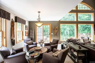 Image de Three Peaks Lodge - prime location, hot tub, finished basement bar & game room.