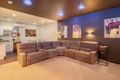 Image de Private Entrance Movie Theater Stay New Build 2023