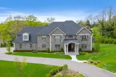 Image de Beautiful 6 Br home in Dix Hills