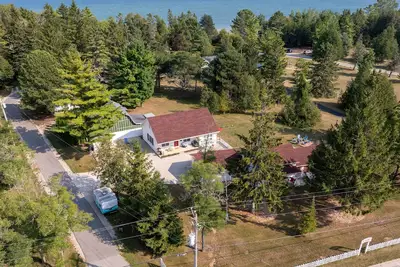 Image de Charming Door County cottage steps from Lake Michigan Beach in Jacksonport Wi