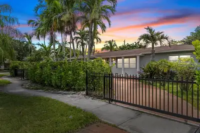 Image de 2 Bedroom Cozy House Near Barry University