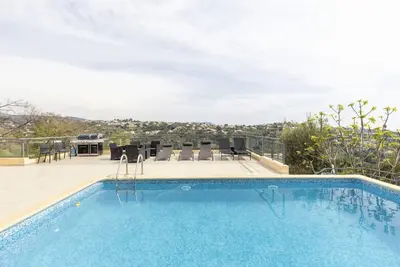 Villa Spacieuse avec Piscine proche de la Promenade Des Anglais