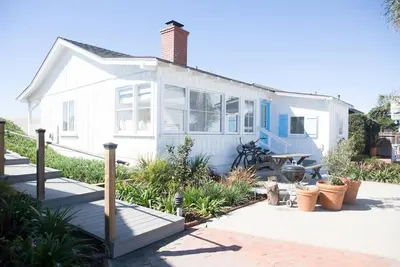 Image de Carpinteria Beach Front Bungalow
