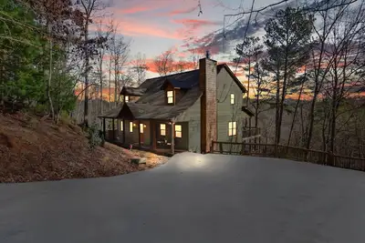 Image de Riverfront, hot tub, resort amenities