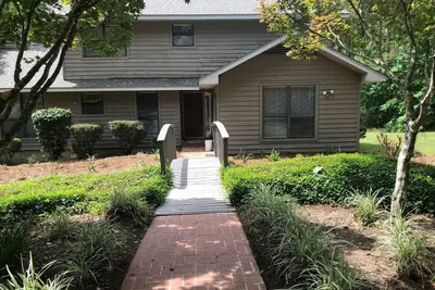 Image de The newly renovated Serenade Oaks Country Home is beautifully designed!