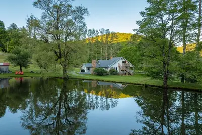 Blowing Rock Farmhouse at Doe Creek, Hot Tub, Pond, Acres to Explore!
