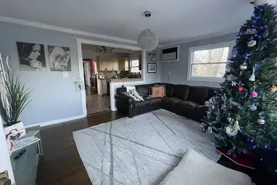 Image de Modern 3 bedroom 2 bath cozy home with full basement