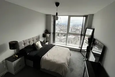 Stunning City Centre Ensuite Private Room\n\n