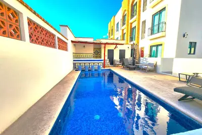 Image de Beautiful 2br/1Ba downtown Condo with pool\n