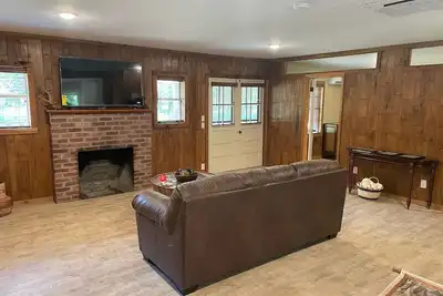 Image de Cabin Rental - Lake Norfork - Mountain Home, Arkansas - 3 minute walk to lake!