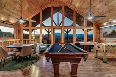 Image de The perfect Smoky Mtn retreat. Hot tub, fire table, games, 8min to Dollywood!