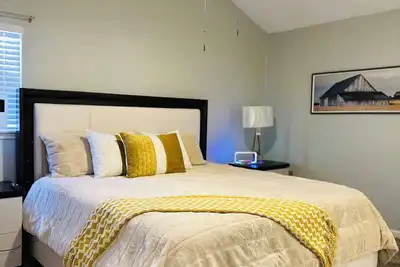 Image de East Central Updated 3/2 Easy also short term monthly for less.