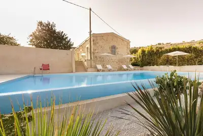Image de Maison de vacances privée avec climatisation, sauna, piscine, bain à remous, Wifi, Tv, terrasse
