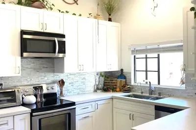 Image de Carlsbad Staycation 7 minute drive to beach! Modern, Cozy, and Fresh!