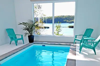 Image de Chalet avec piscine intérieure face au St Maurice, dans la baie de Shawinigan.