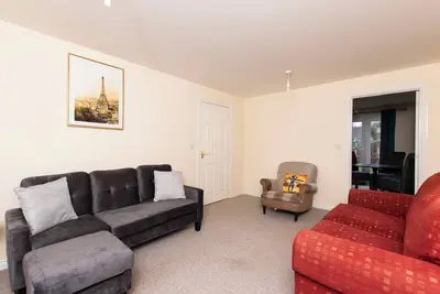 Image de 8 Guests - 4 Bedrooms - Parking - Garden
