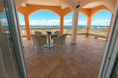 Image de Appartement de deux chambres avec la terrasse et la vue sur le mer Banjol, Rab (A-21952-a)