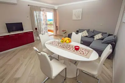 Image de Appartement d'une chambre avec le balcon et la vue sur le mer Banjol, Rab (A-21952-c)