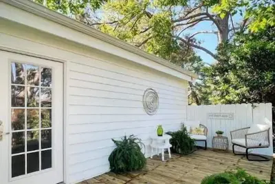 Image de Cozy loft with parking and private patio with barbecue grill