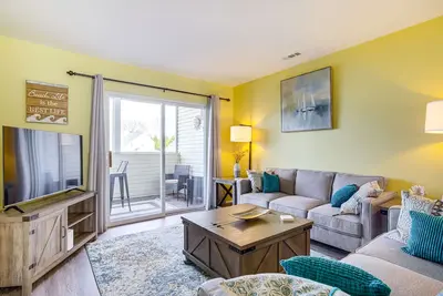 Image de 3 Mi to Savannah Beach: Lewes Condo w/ Pool Access