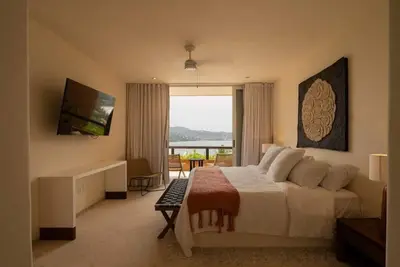 Image de Luxury Beachfront Condo with Terrace Jacuzzi