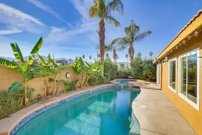 Image de Hot Tub, Bar & Outdoor Kitchen: Chic Indio Retreat