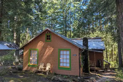 Image de Mt Hood Riverfront Cabin with Hot Tub! Dog friendly!