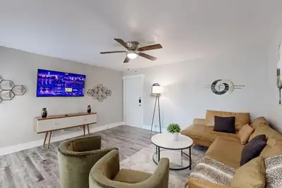 Double Apts | Walk To At&T Globe