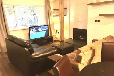 Image de 4 mins to the Beach & Canada’s Longest Pier! Pet-friendly! Near many amenities!