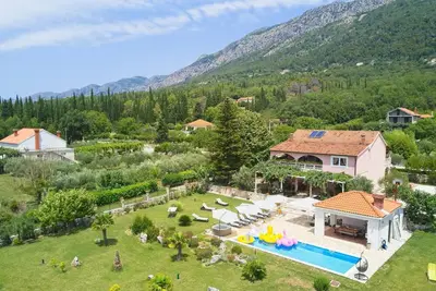 Image de Villa Thousand Roses - Four-Bedroom Villa with Terrace and Swimming Pool