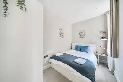 Image de Brilliant 2 Bed Apartment - Spacious, Central & Well-Connected