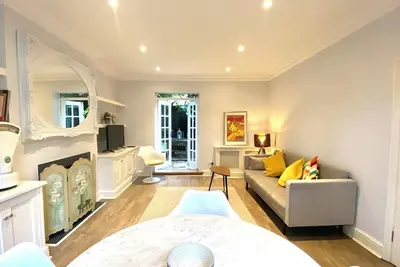 Image de Notting Hill flat with garden. Beautiful 2 bed/ 2 bathroom. Pet Friendly!