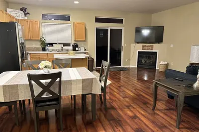 Image de Jan-Mar, 30% Monthly Discount / Modern 3b/2. 5ba House