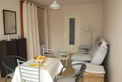 Image de Charmant studio, proche plage et commerces, balcon fermé, quartier calme, parking privé