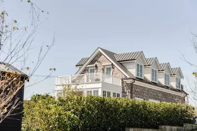 Image de Linnaeus Suite, Berry - by Linnaeus Collection