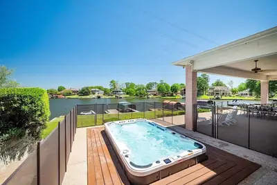 Image de Northshore · Spacious Lakefront: Perfect for 18+, Boat Rentals!