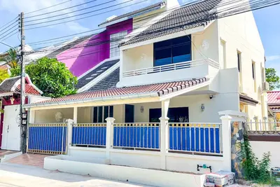 A few minutes from Walking Street and the beach.