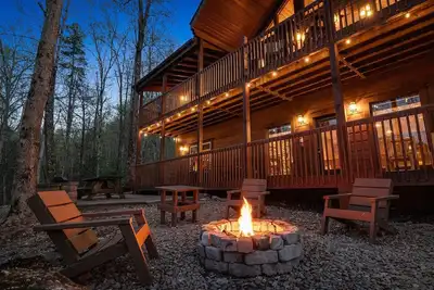 Image de 8br lodge, Ada compliant, fishing pond.