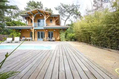 Image de Villa et dépendance, jardin terrasse, piscine chauffée, boulodrome, Cap Ferret