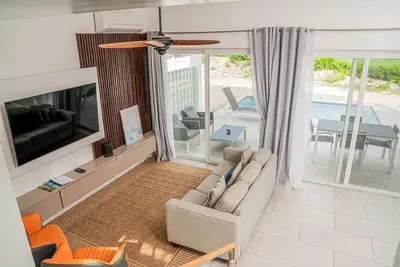 Private Pool Luxury Villa, 5min to Grace Bay beach