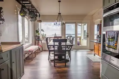 Image de Stunning Ocean View Vacation Home with 4 Bedrooms, 2. 5 Bathrooms